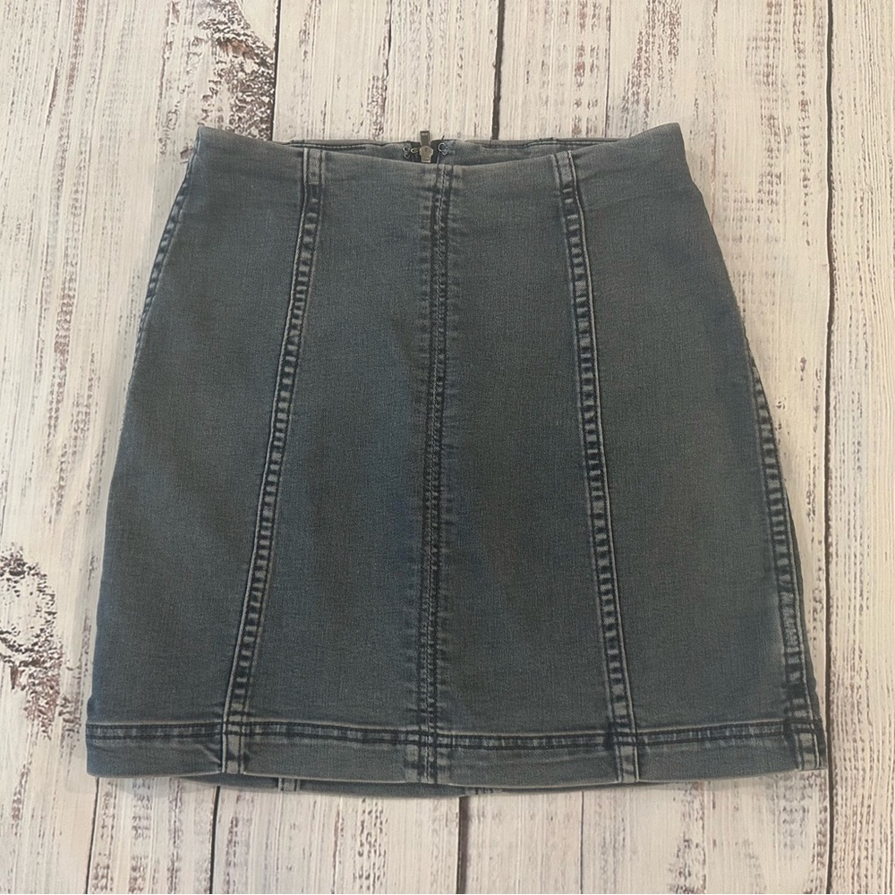 💥2/$15💥Free People Denim Mini Skirt Women’s Size 2. Panel Front Retro VTG Style